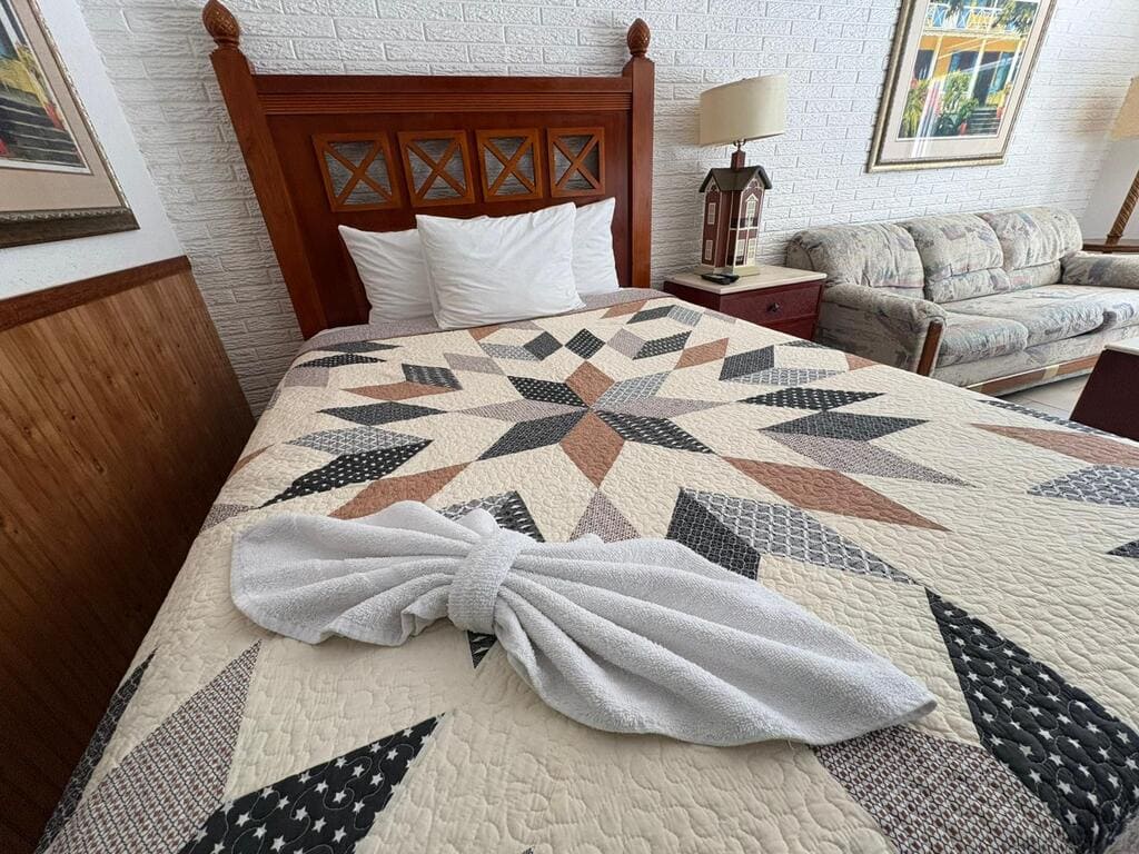 Furnished guest room at Extended Stay Brunswick for monthly stays